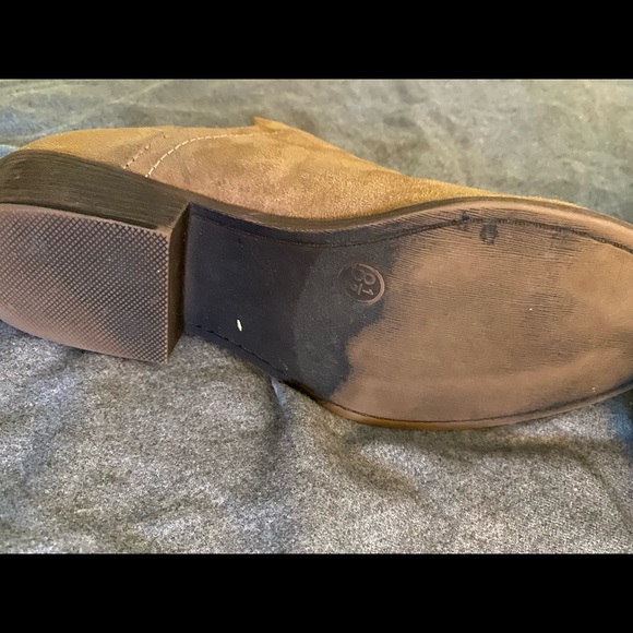 Tan suede booties size 8.5 - Picture 4 of 6